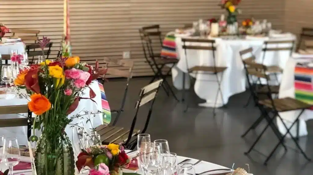 Pendaison de crémaillère festive dans une salle de réception près de Toulouse
